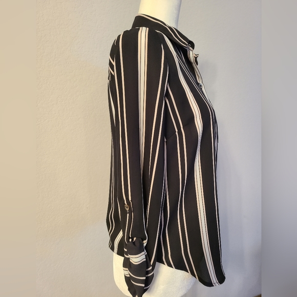 GUESS blouse - Picture 2 of 3